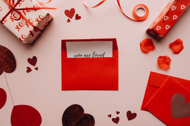 Why a Digital Photo Frame Makes a Perfect Valentine's Gift!