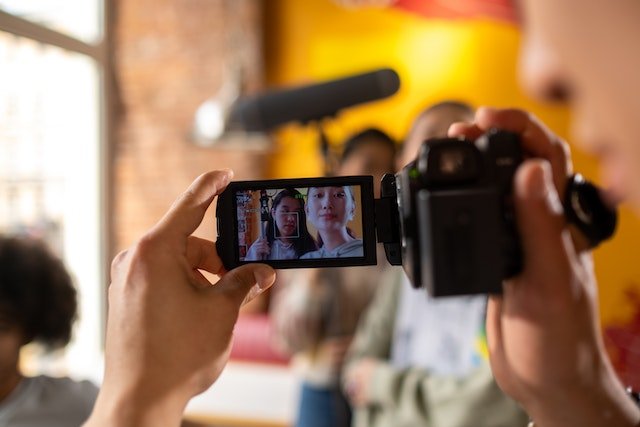 All You Need to Know about Digital Photo Frame Video! - Cozyla