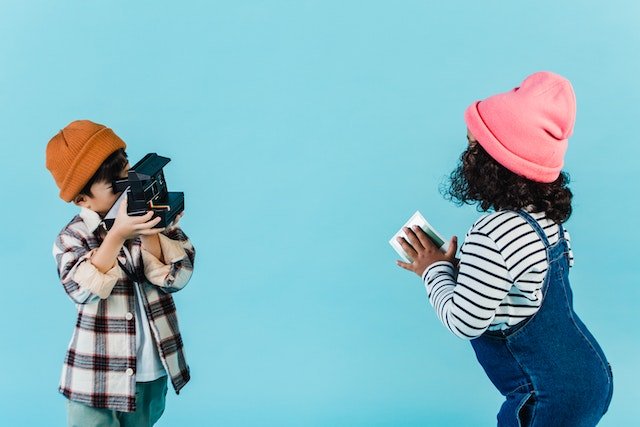 Aura or Nixplay Digital Frame: Which One Suits You Best? - Cozyla
