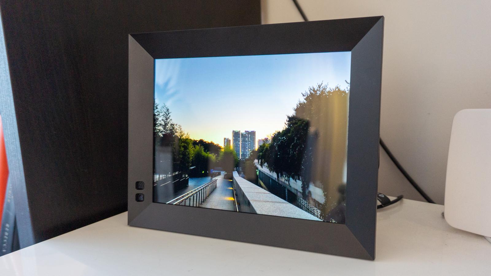 The Ultimate Guide to Choosing Between Cozyla and Nixplay Digital Frames! - Cozyla